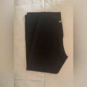 Lululemon Black Align 21’ Crop Legging - Size 6